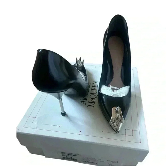 Alexander McQueen Black Studded Pointed Toe Pumps Sz 40 - Picture 11 of 11